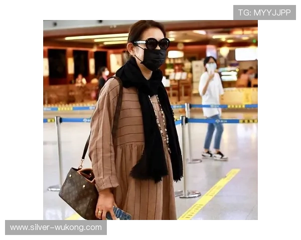 史梦瑶竟然在机场穿得跟出门买菜一样，妆都懒得化了？