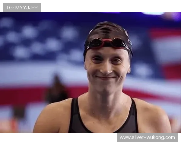 凯蒂·莱德基训练间隙喝的是平民矿泉水？一旁教练偷偷换豪华品牌瓶装水！