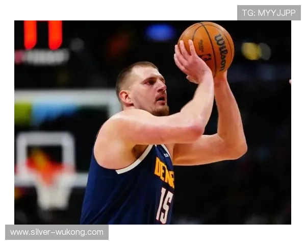 奥尼尔低位单打碾压篮下制造外线空位不同于约基奇