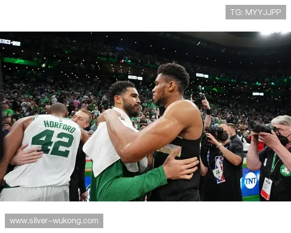 哈登挡拆对位塔图姆拉开空间胜于单打